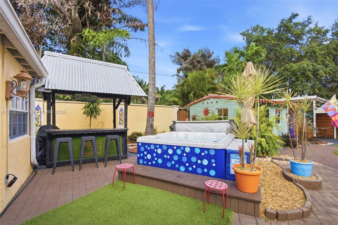 For Sale: $499,999 (2 beds, 2 baths, 1373 Square Feet)