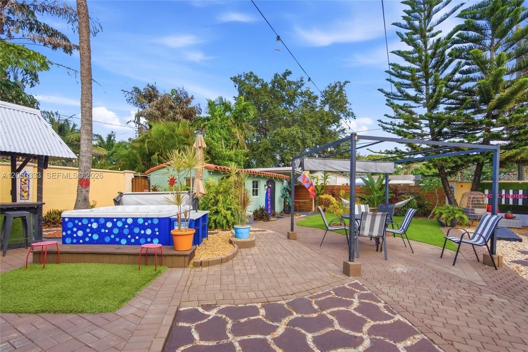 For Sale: $499,999 (2 beds, 2 baths, 1373 Square Feet)