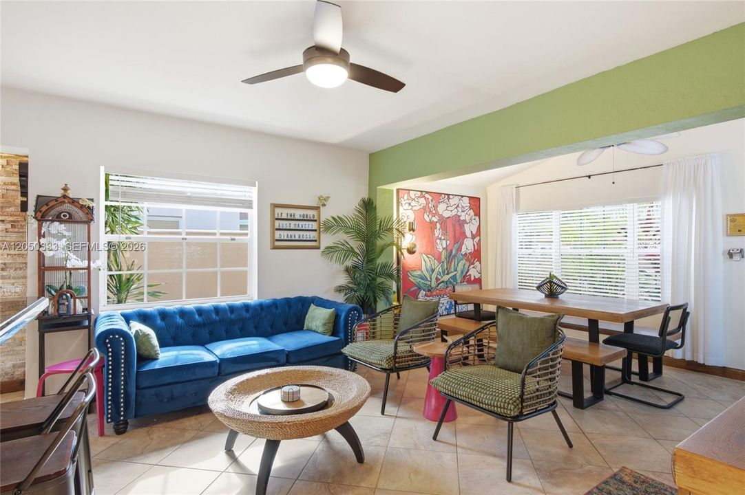 For Sale: $499,999 (2 beds, 2 baths, 1373 Square Feet)