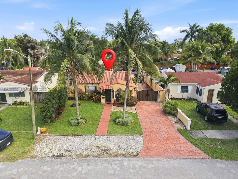 For Sale: $499,999 (2 beds, 2 baths, 1373 Square Feet)