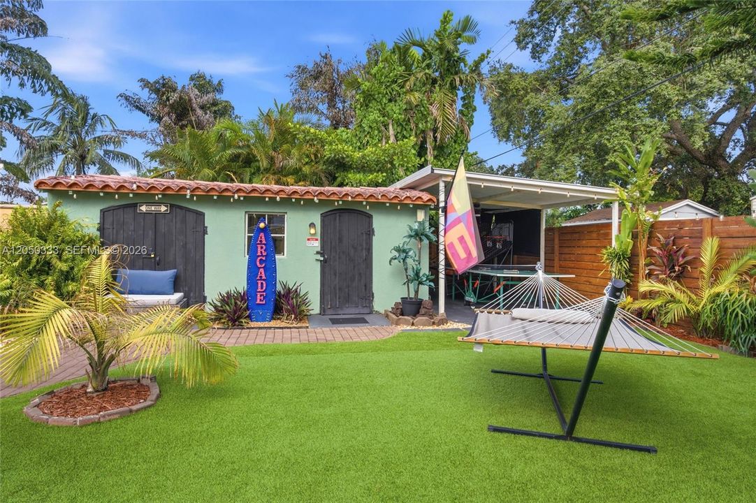 For Sale: $499,999 (2 beds, 2 baths, 1373 Square Feet)