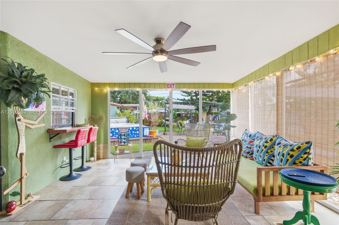 For Sale: $499,999 (2 beds, 2 baths, 1373 Square Feet)