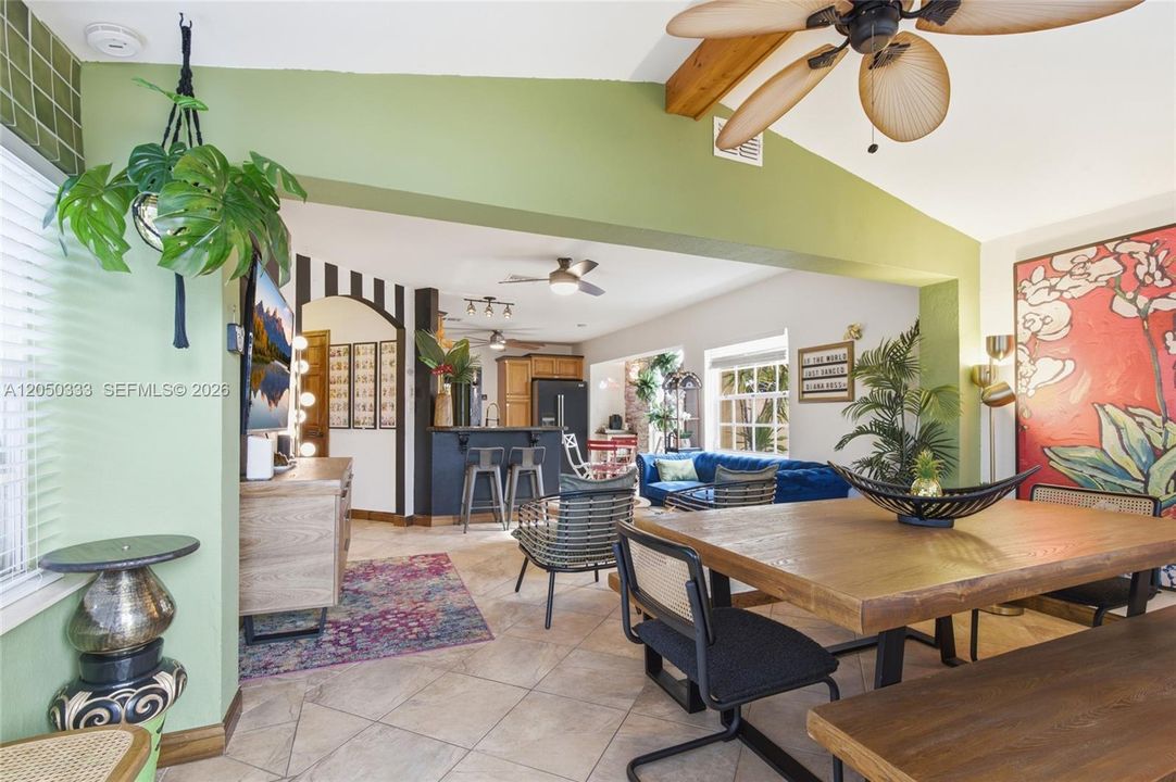 For Sale: $499,999 (2 beds, 2 baths, 1373 Square Feet)