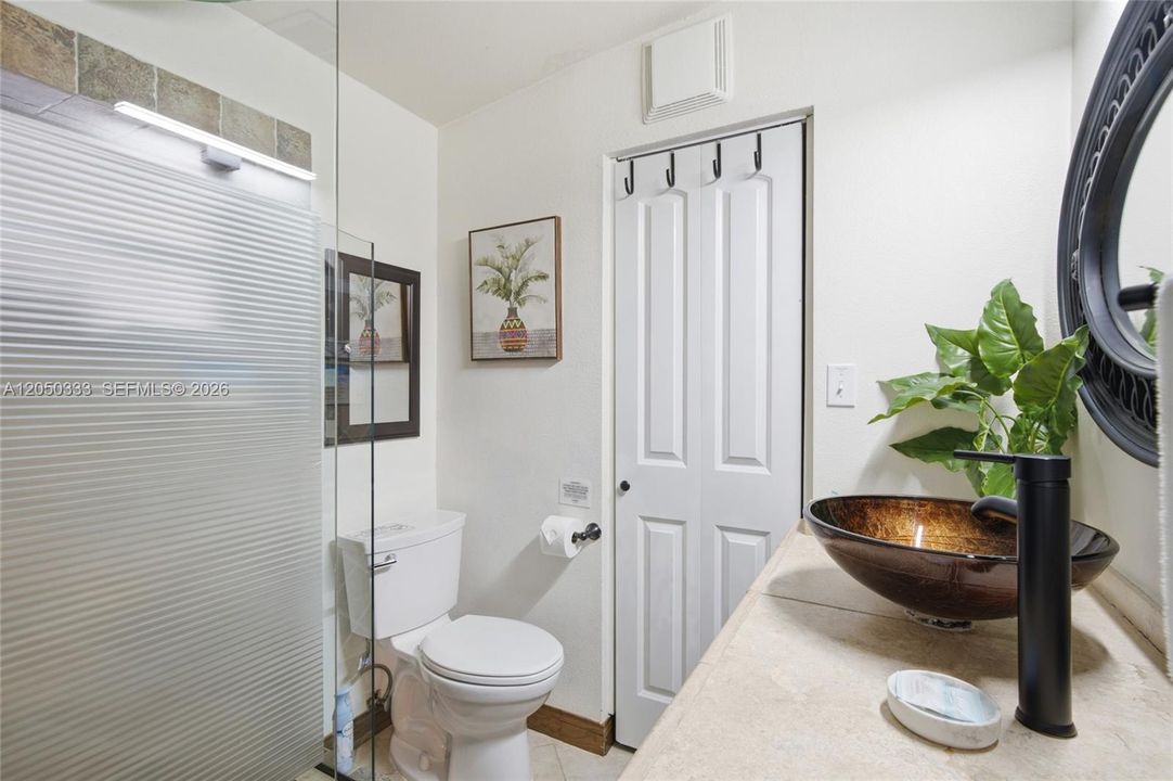 For Sale: $499,999 (2 beds, 2 baths, 1373 Square Feet)