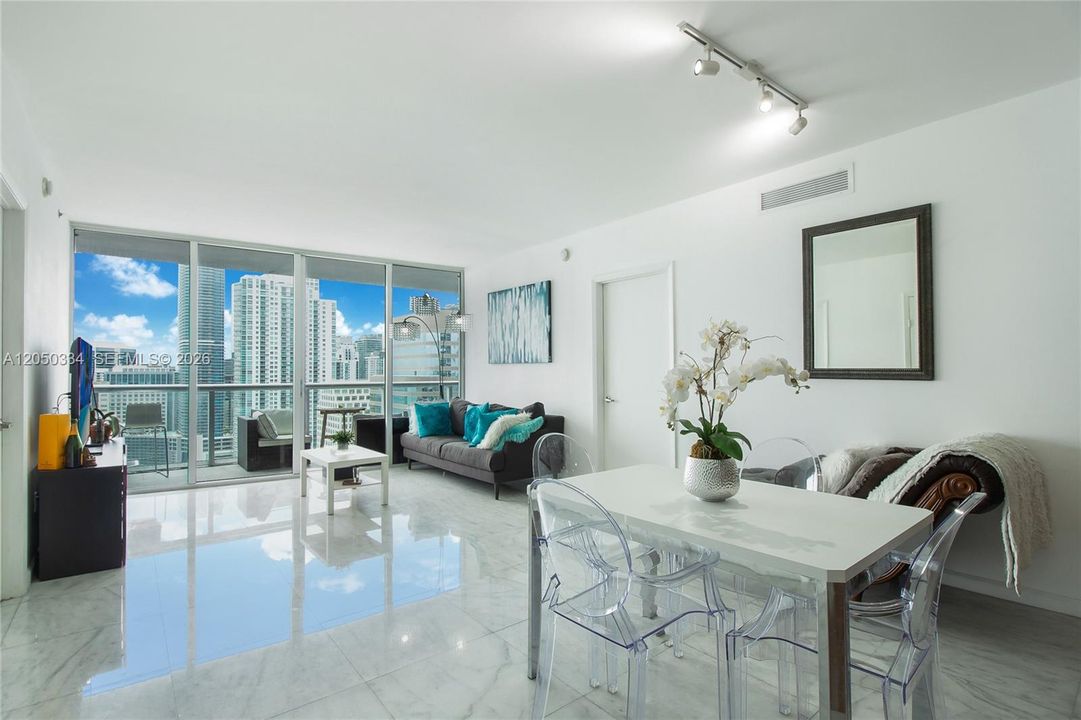 En Venta: $919,000 (2 camas, 2 baños, 1518 Pies cuadrados)