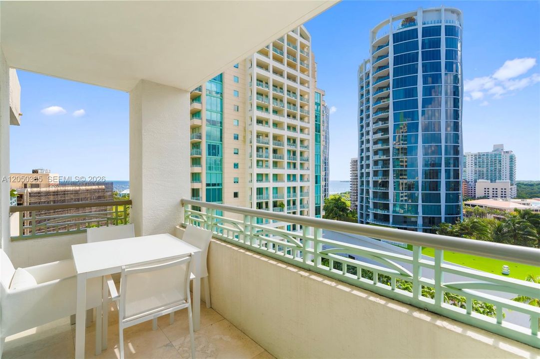 For Rent: $7,000 (1 beds, 1 baths, 896 Square Feet)
