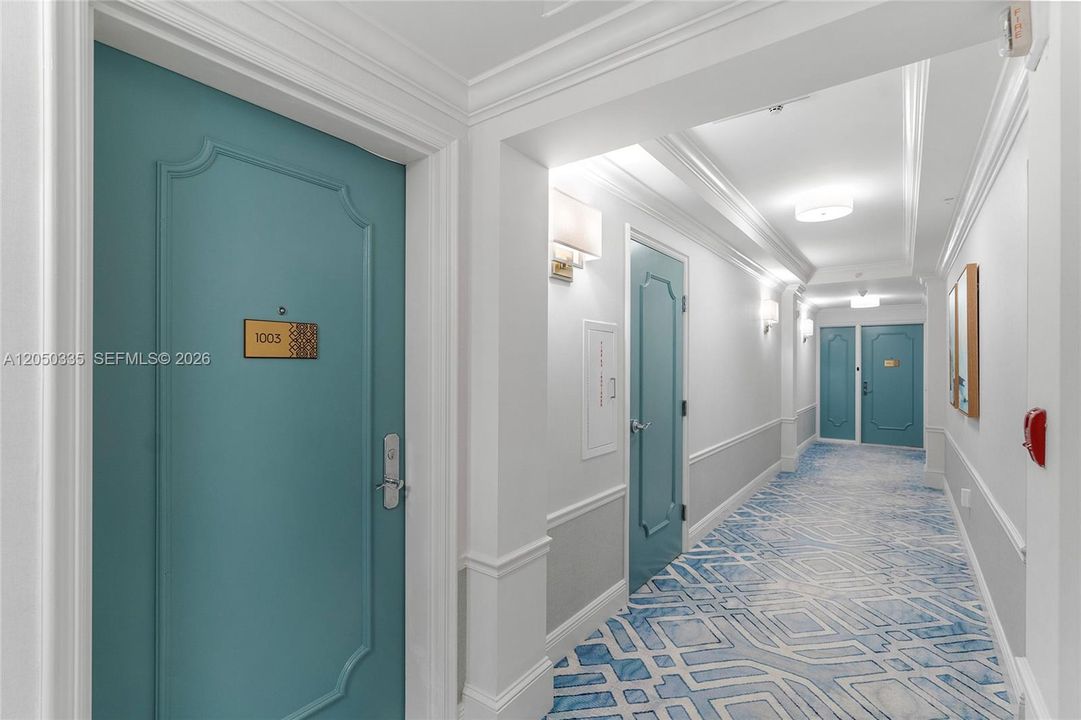 For Rent: $7,000 (1 beds, 1 baths, 896 Square Feet)