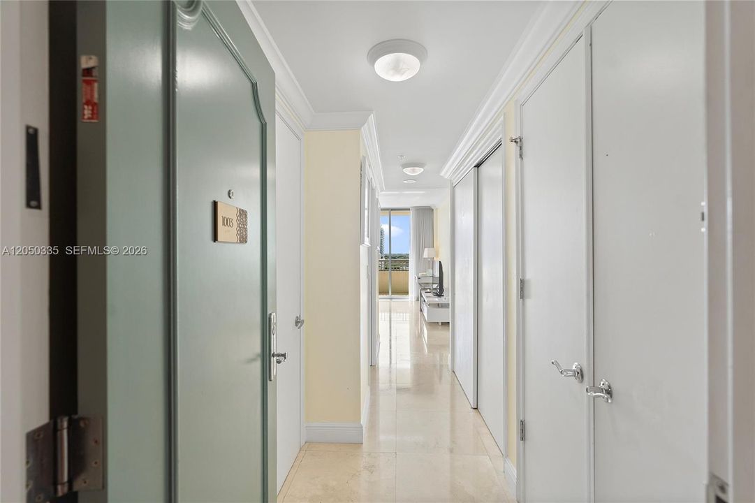 For Rent: $7,000 (1 beds, 1 baths, 896 Square Feet)