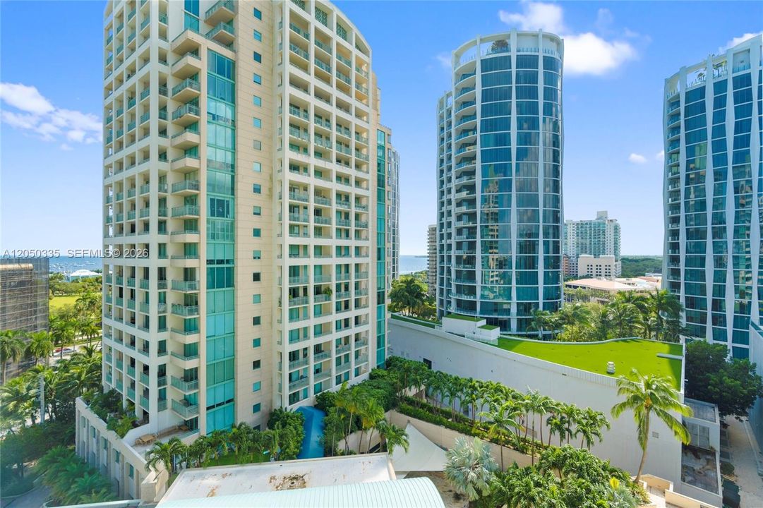 For Rent: $7,000 (1 beds, 1 baths, 896 Square Feet)