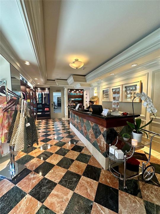 For Rent: $7,000 (1 beds, 1 baths, 896 Square Feet)