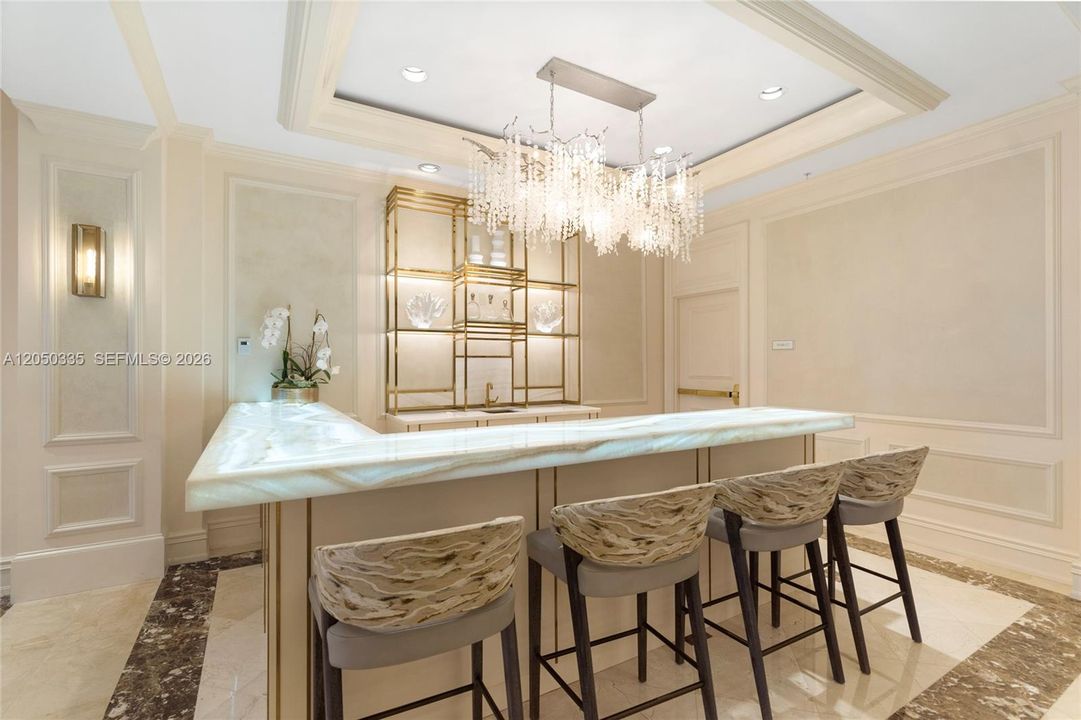 For Rent: $7,000 (1 beds, 1 baths, 896 Square Feet)