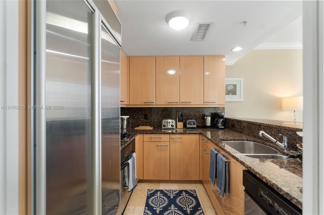 For Rent: $7,000 (1 beds, 1 baths, 896 Square Feet)