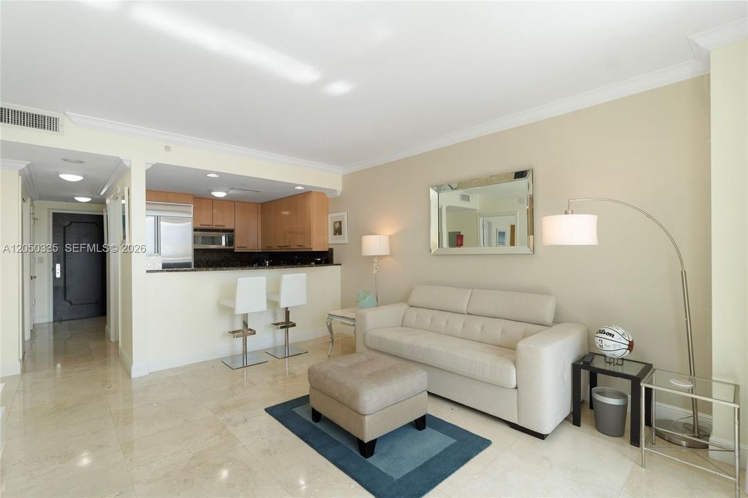 For Rent: $7,000 (1 beds, 1 baths, 896 Square Feet)