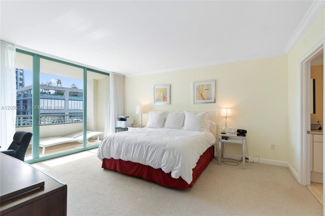 For Rent: $7,000 (1 beds, 1 baths, 896 Square Feet)