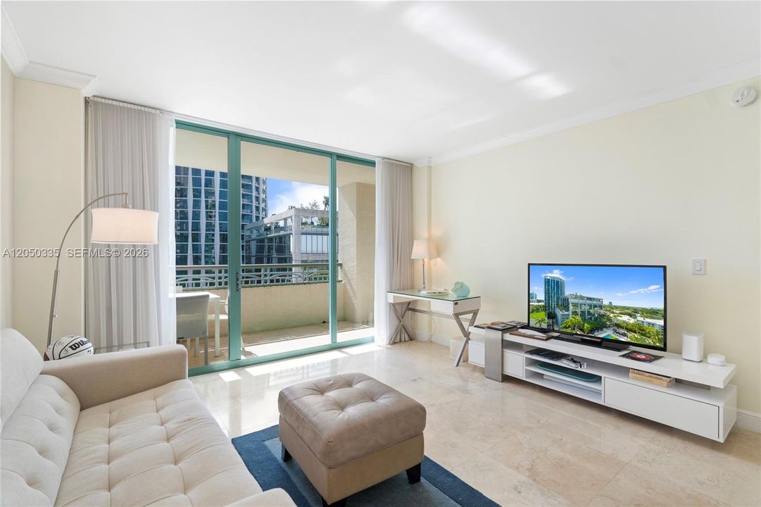 For Rent: $7,000 (1 beds, 1 baths, 896 Square Feet)