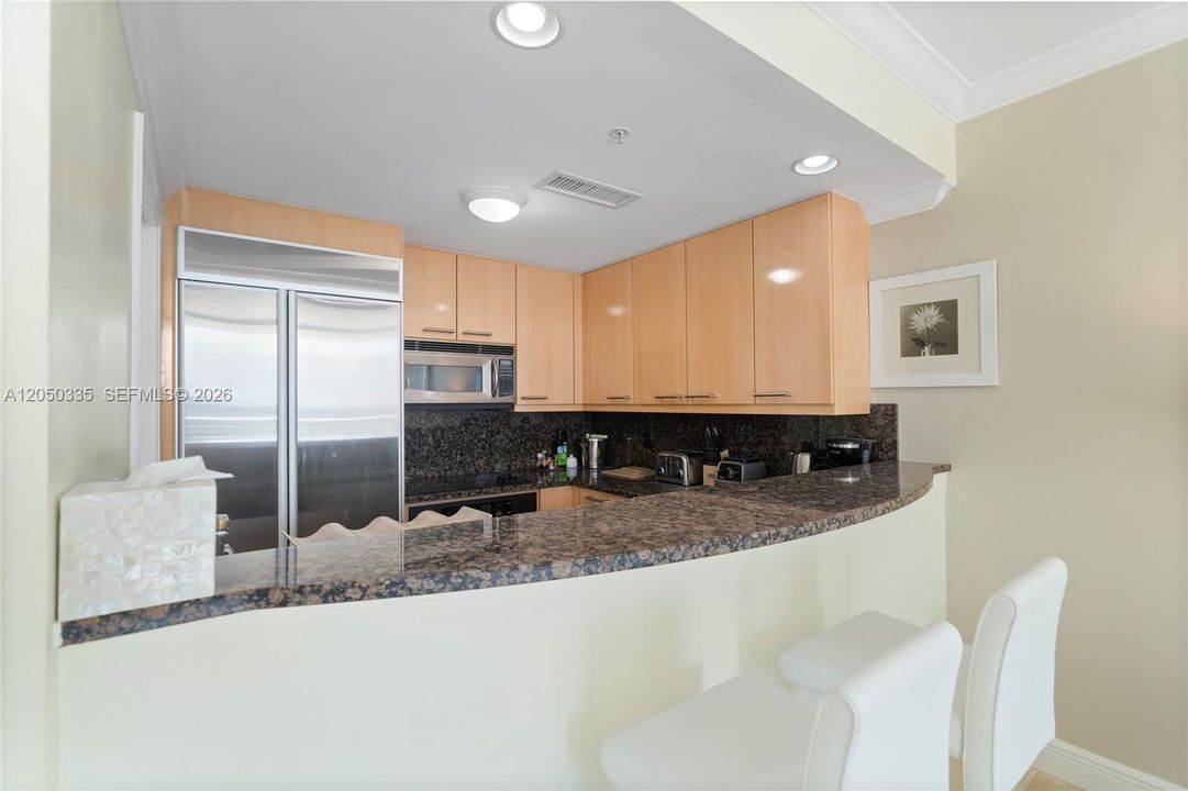For Rent: $7,000 (1 beds, 1 baths, 896 Square Feet)