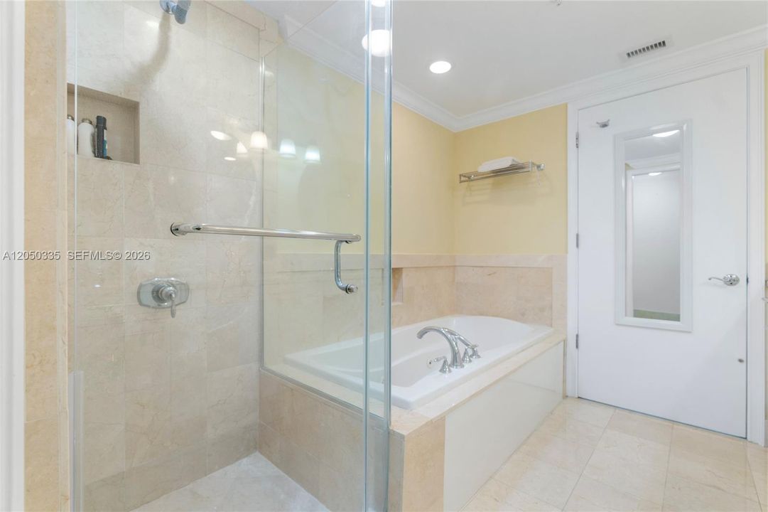 For Rent: $7,000 (1 beds, 1 baths, 896 Square Feet)
