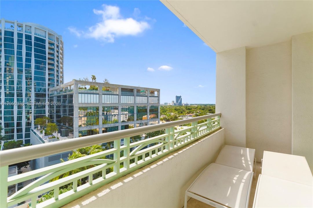For Rent: $7,000 (1 beds, 1 baths, 896 Square Feet)