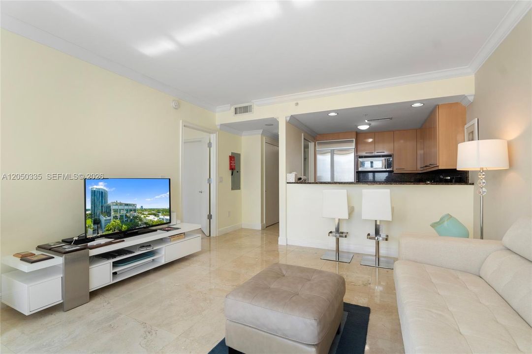 For Rent: $7,000 (1 beds, 1 baths, 896 Square Feet)