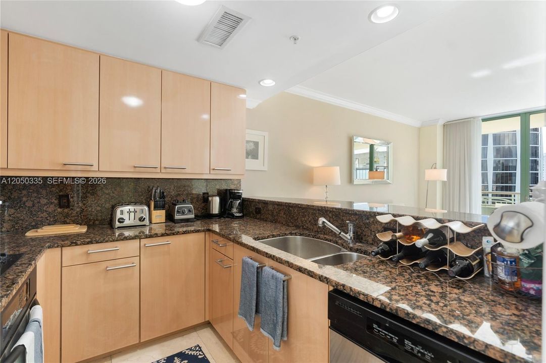 For Rent: $7,000 (1 beds, 1 baths, 896 Square Feet)