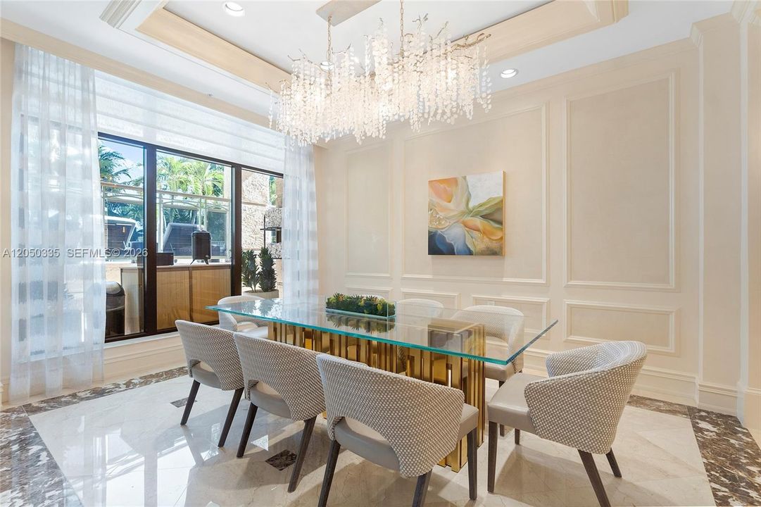 For Rent: $7,000 (1 beds, 1 baths, 896 Square Feet)