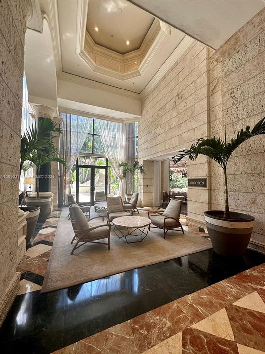 For Rent: $7,000 (1 beds, 1 baths, 896 Square Feet)