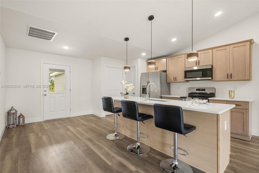 En Venta: $307,000 (4 camas, 2 baños, 1773 Pies cuadrados)
