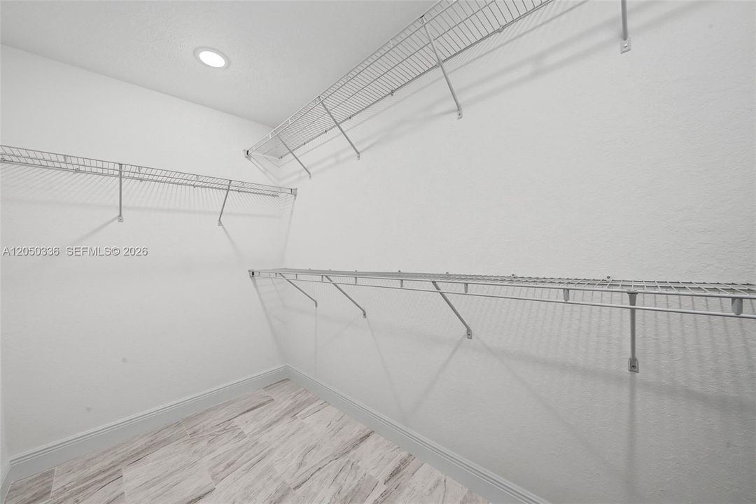 En Venta: $307,000 (4 camas, 2 baños, 1773 Pies cuadrados)