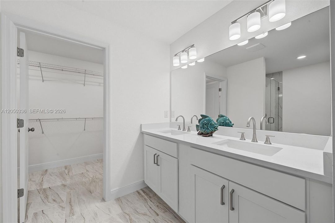 En Venta: $307,000 (4 camas, 2 baños, 1773 Pies cuadrados)