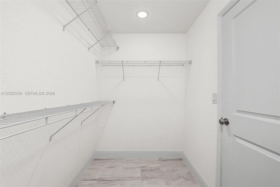 En Venta: $307,000 (4 camas, 2 baños, 1773 Pies cuadrados)