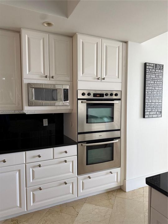 For Sale: $2,150,000 (3 beds, 3 baths, 3173 Square Feet)