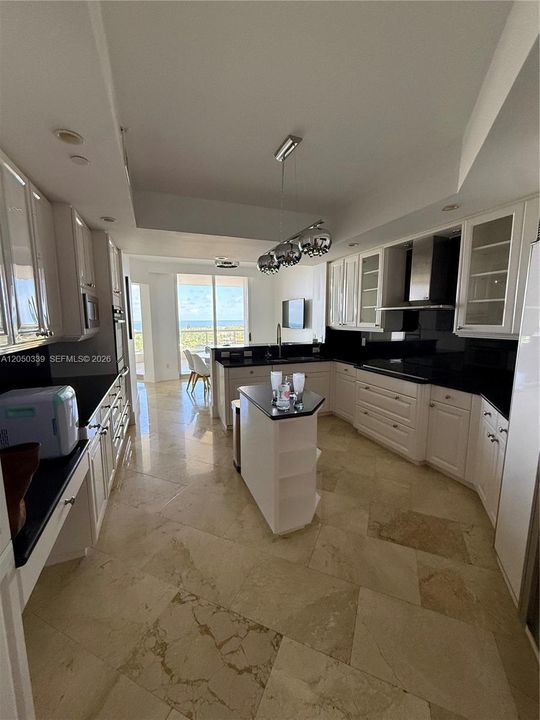 For Sale: $2,150,000 (3 beds, 3 baths, 3173 Square Feet)