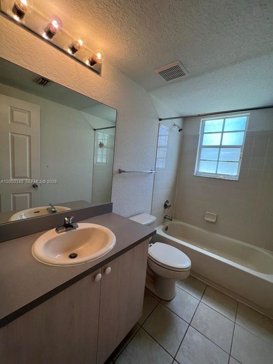 For Rent: $2,300 (2 beds, 2 baths, 1088 Square Feet)