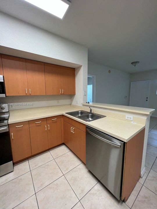 For Rent: $2,300 (2 beds, 2 baths, 1088 Square Feet)