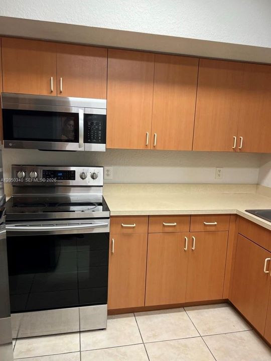 For Rent: $2,300 (2 beds, 2 baths, 1088 Square Feet)