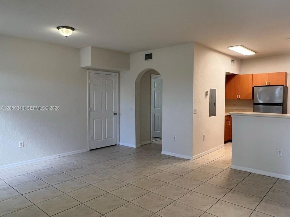 For Rent: $2,300 (2 beds, 2 baths, 1088 Square Feet)