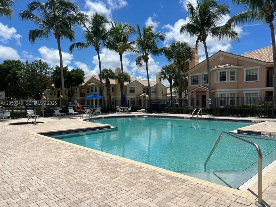 For Rent: $2,300 (2 beds, 2 baths, 1088 Square Feet)