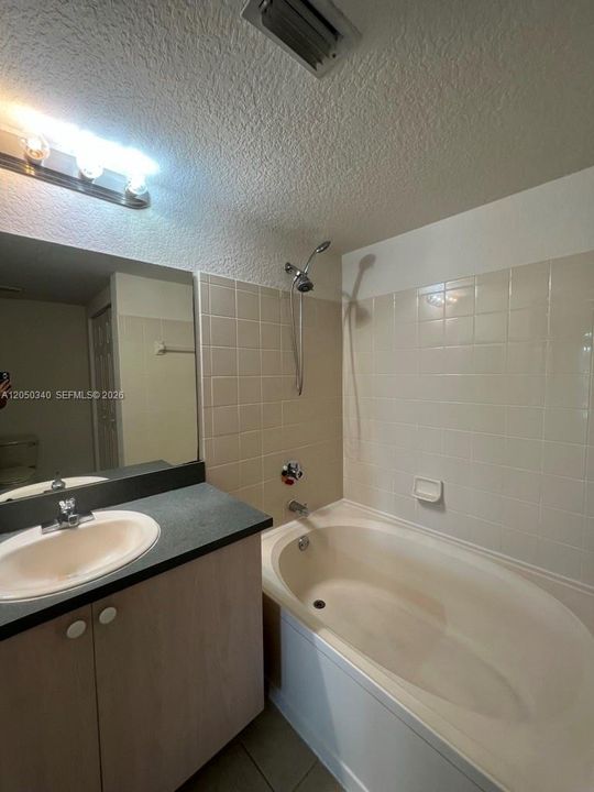 For Rent: $2,300 (2 beds, 2 baths, 1088 Square Feet)