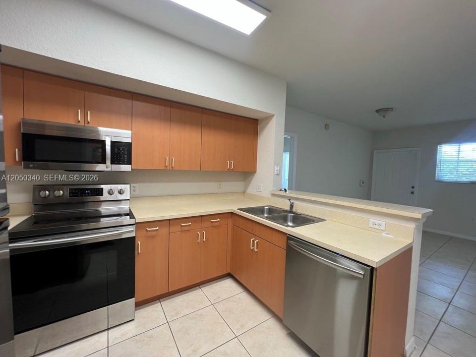 For Rent: $2,300 (2 beds, 2 baths, 1088 Square Feet)