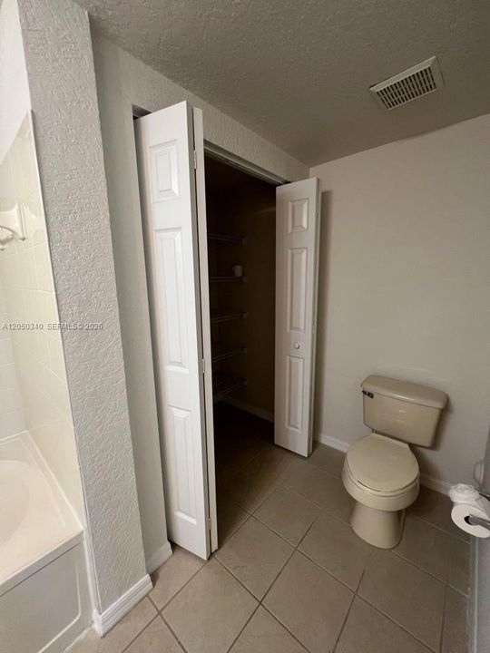 For Rent: $2,300 (2 beds, 2 baths, 1088 Square Feet)