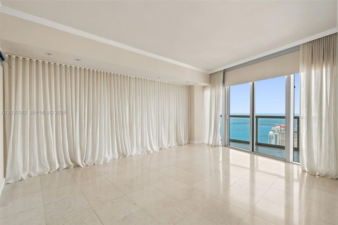 For Sale: $622,000 (1 beds, 1 baths, 1035 Square Feet)