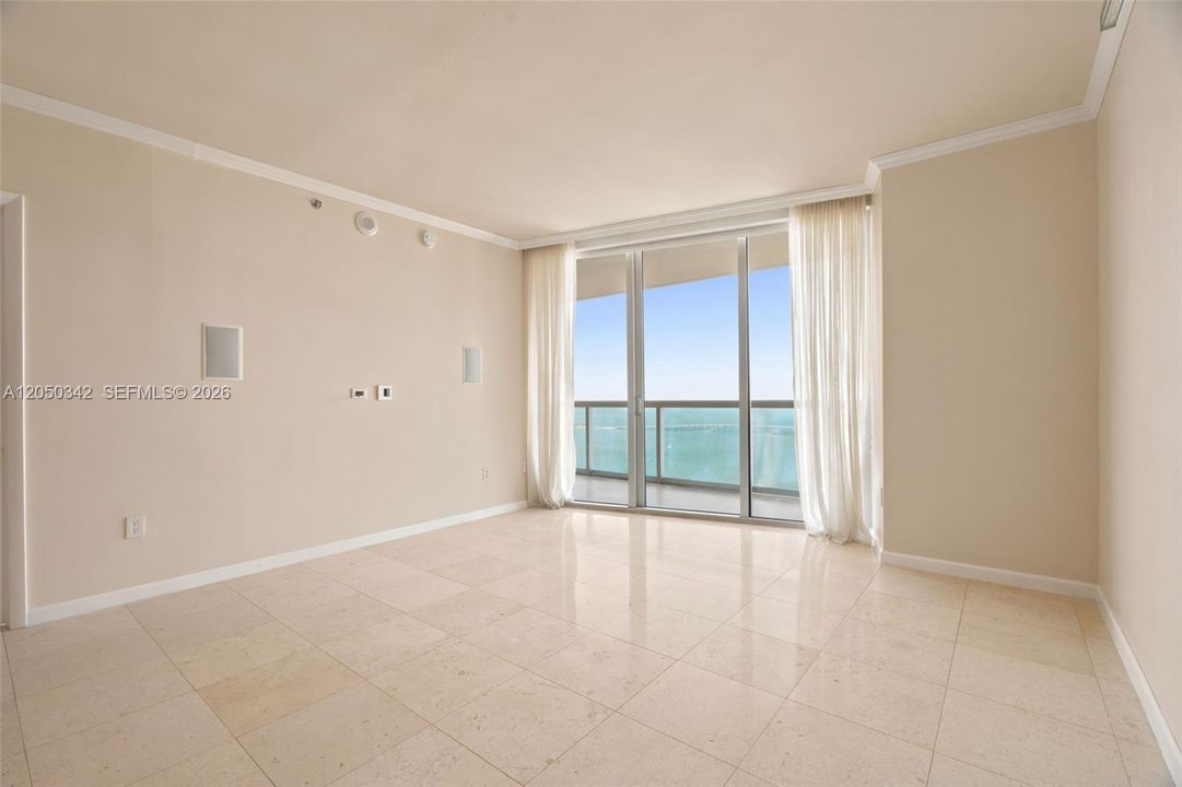 For Sale: $622,000 (1 beds, 1 baths, 1035 Square Feet)