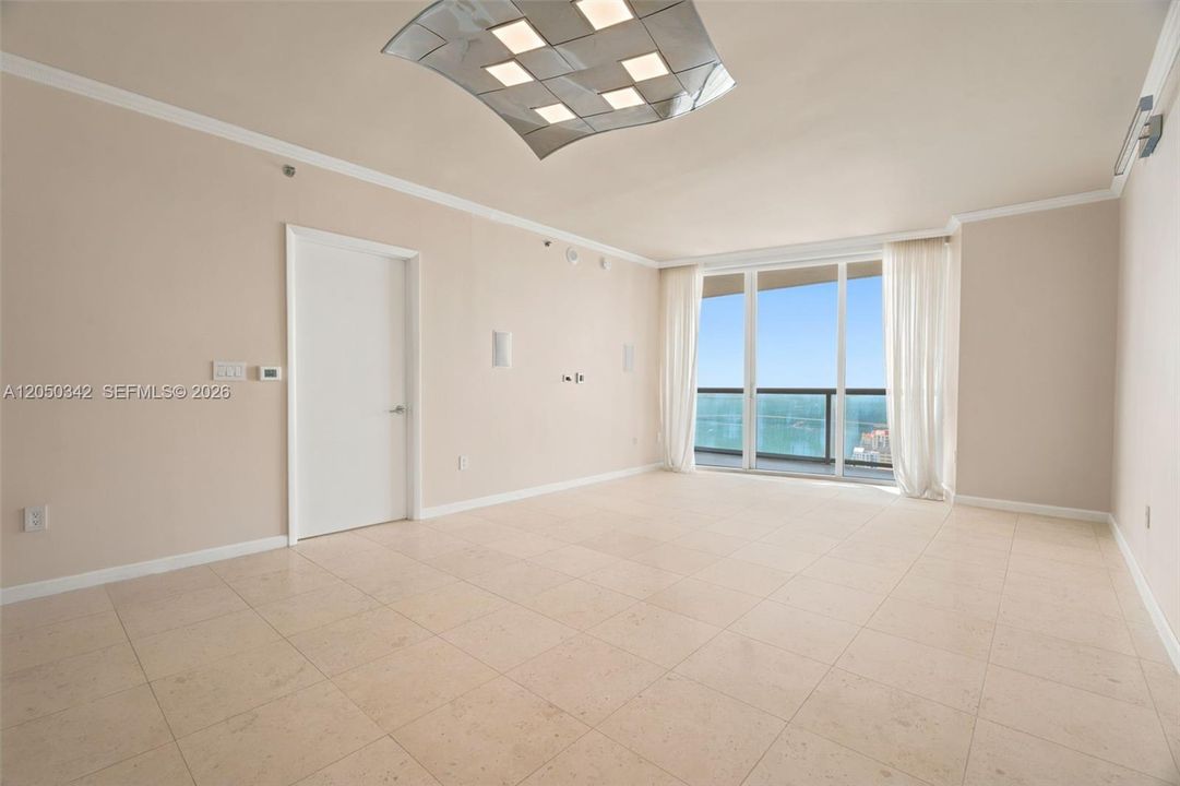 For Sale: $622,000 (1 beds, 1 baths, 1035 Square Feet)