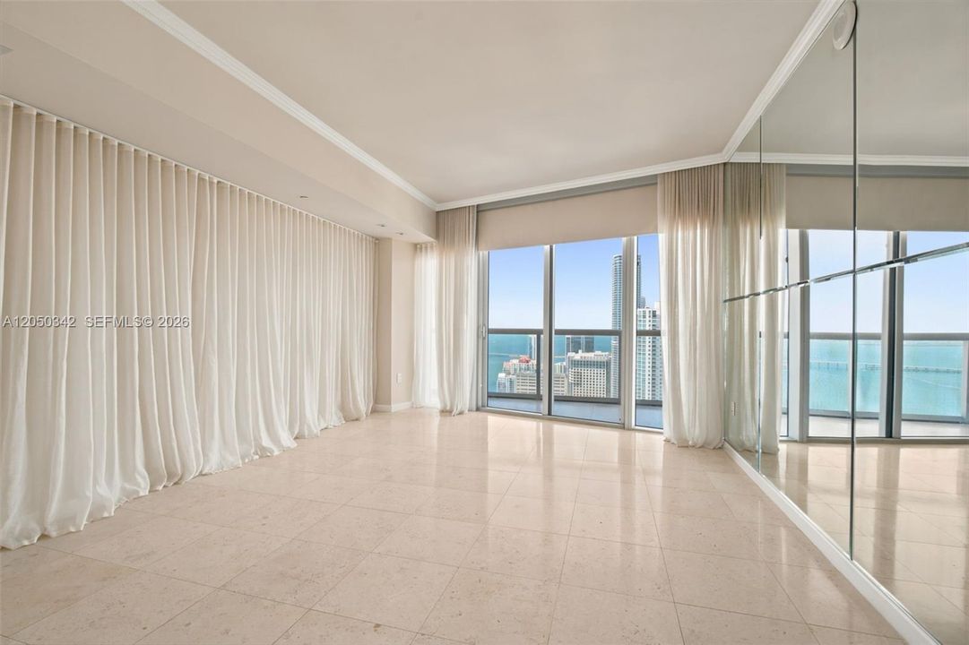 For Sale: $622,000 (1 beds, 1 baths, 1035 Square Feet)