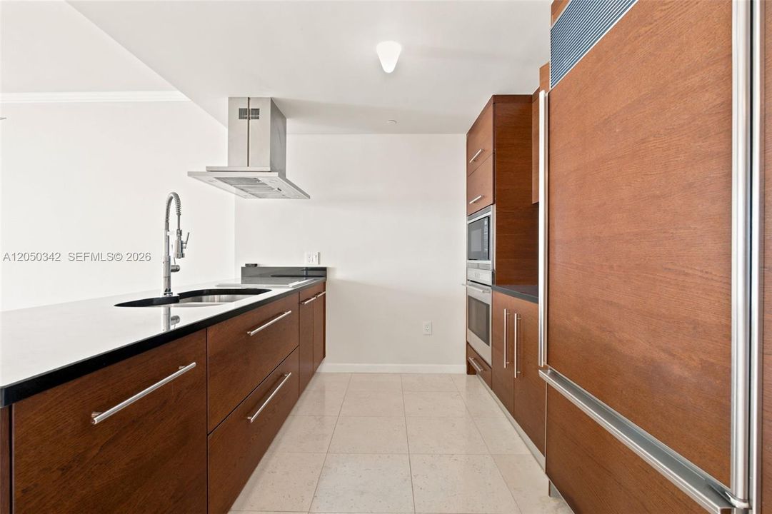 For Sale: $622,000 (1 beds, 1 baths, 1035 Square Feet)