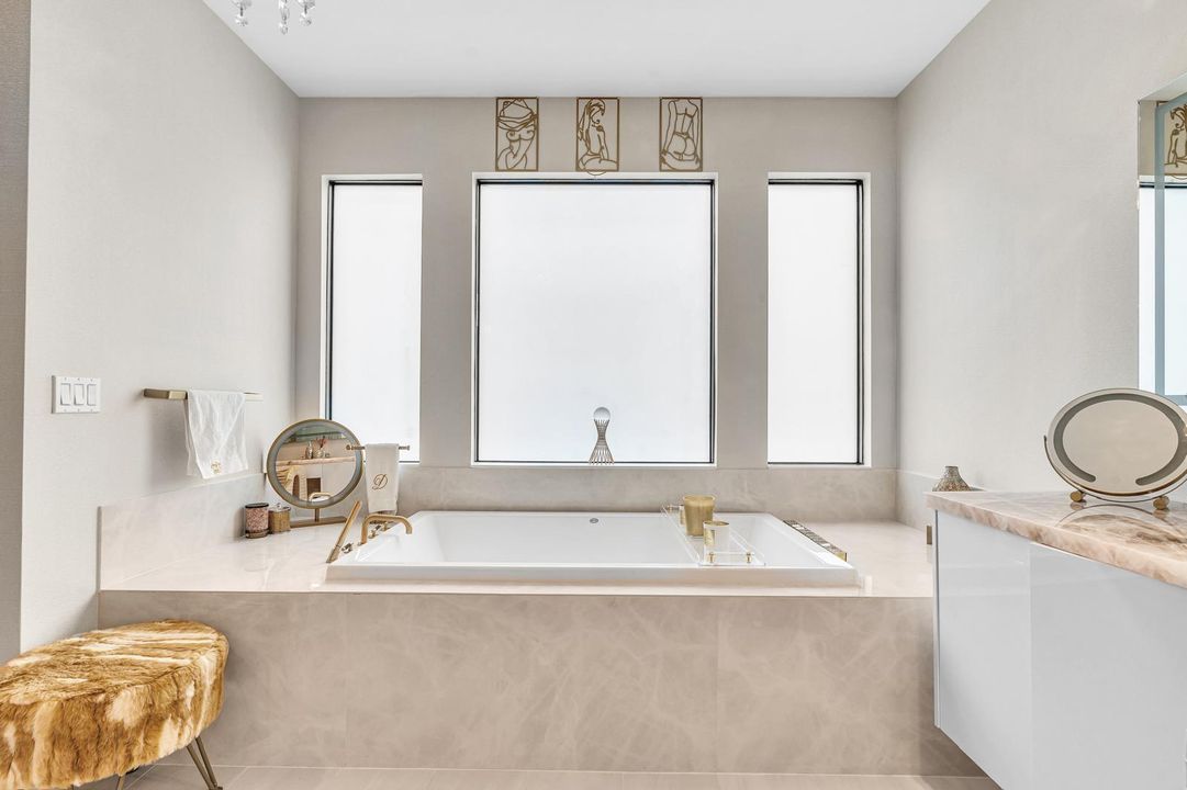 Bathroom Tub