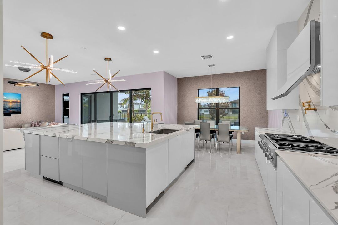 Kitchen / Dining