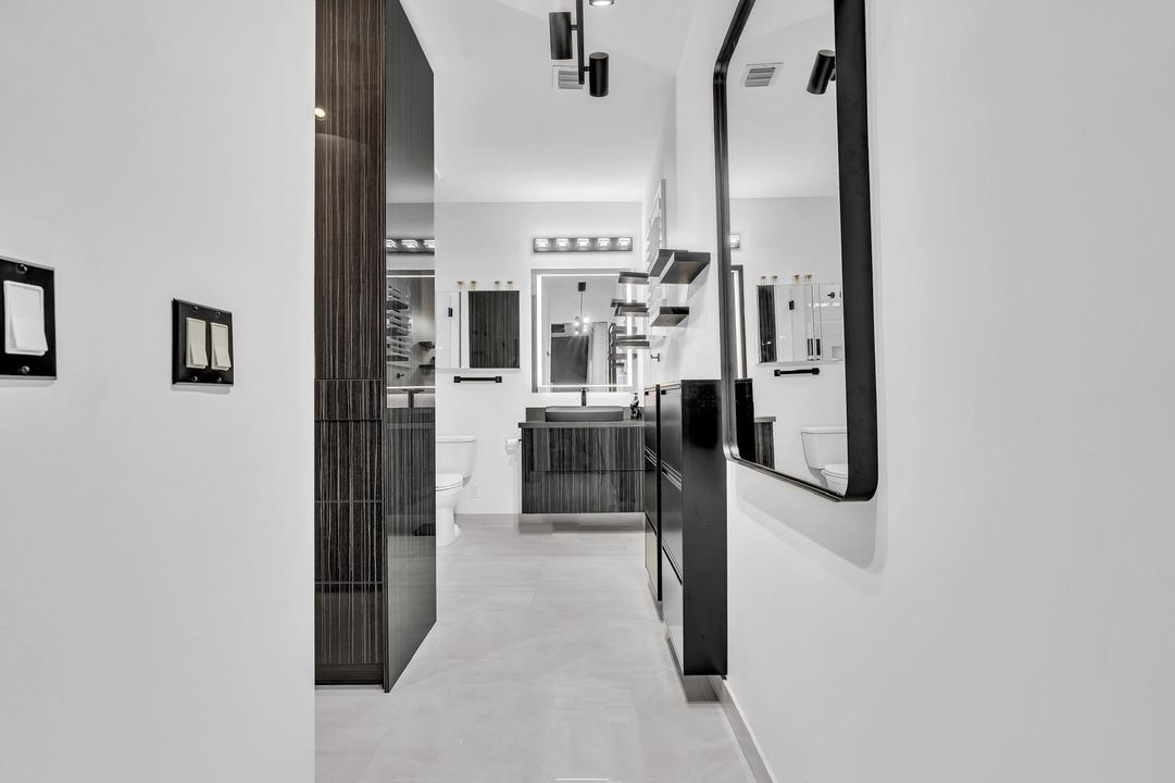 Primary Bath / His