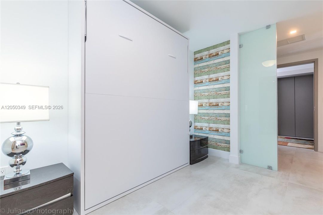 For Rent: $4,600 (1 beds, 2 baths, 888 Square Feet)