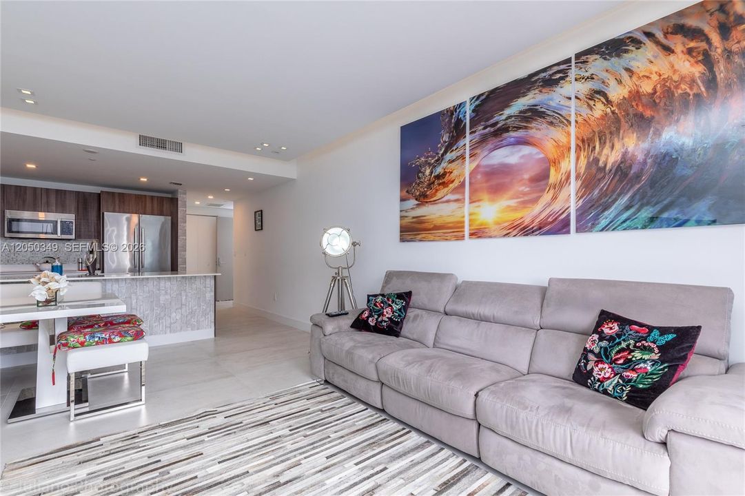 For Rent: $4,600 (1 beds, 2 baths, 888 Square Feet)